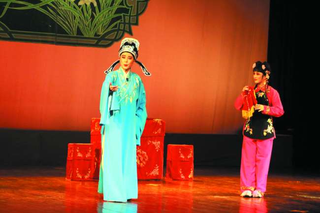 曾惠刚、谢继顺、陈立君、杨伟丹等潮剧演员倾情演绎《泼水成亲》《双喜店》等经典剧目