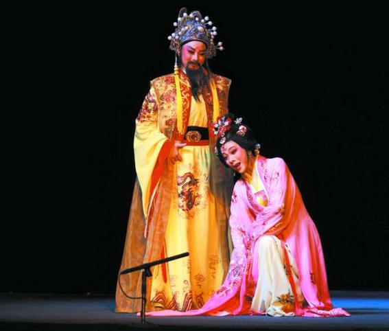 戏服设计师是演员的&ldquo;造美之人&rdquo;&mdash;&mdash;访广东潮剧院服装设计师曾育妮