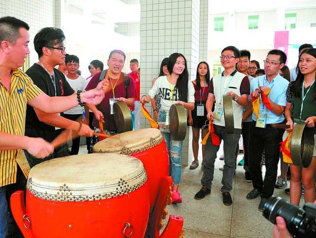 敲响大锣鼓 潮剧饱眼福