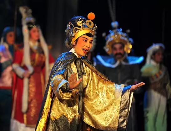 潮剧各行旦常用的声型与行当的关系略述。