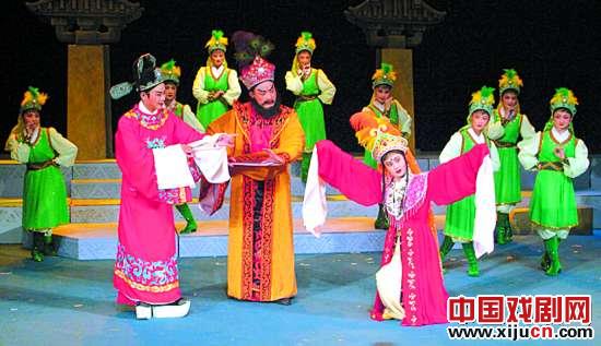 古装潮剧《洗马桥》展恩情