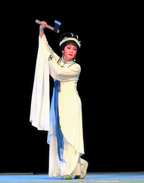 吴玉东凭潮剧《劈棺》获省第八届中青年戏剧演艺大赛（潮剧赛区）金奖