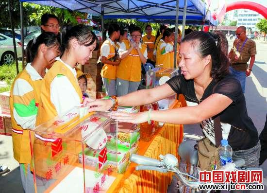 潮剧折子戏赈灾义演义卖活动共募集资金116599元