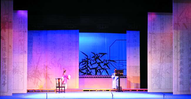 陈粤渠追求精致的潮剧舞美艺术