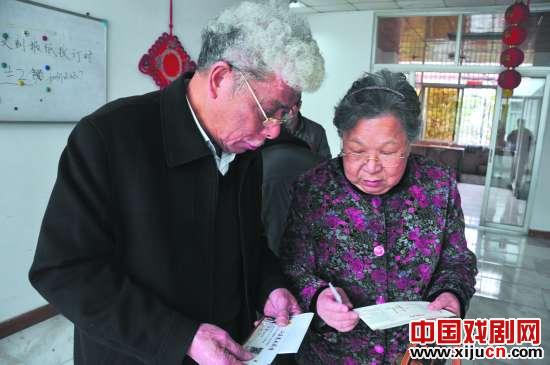 《汕头都市报》感恩读者潮剧专场演出赠票被一&ldquo;抢&rdquo;而光