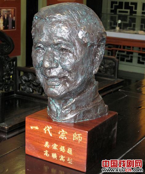 蒋月泉雕像入藏评弹博物馆