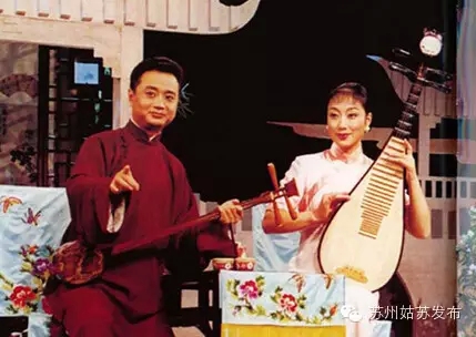 在姑苏评弹馆偶遇灯火阑珊处的她