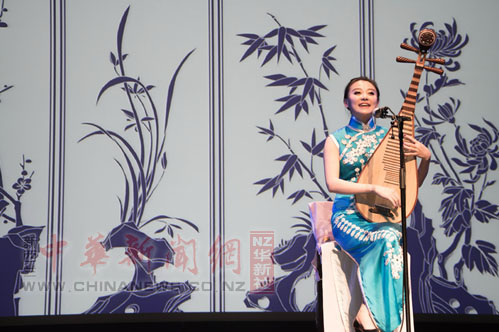 霍婉璐表演苏州小调《苏州好风光》