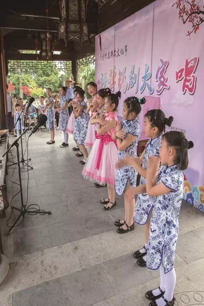 徜徉在吴侬软语的美妙艺术里&mdash;&mdash;斜塘学校评弹校队点亮街道文化艺术节