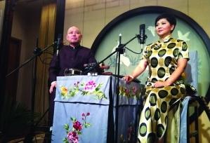 评弹演员司马伟和程艳秋带来的《十年惊梦》让书场格外的火爆