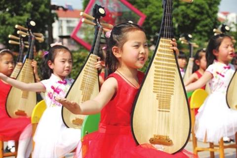 北桥中心幼儿园千名娃娃说唱苏州评弹 上央视