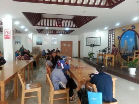 张家港评弹团老演员胡蝶花社区演出获好评