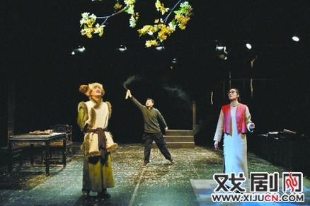 北京人艺今年第一部小剧场原创剧目《反串》趣味十足