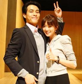 林志玲为师兄杨祐宁话剧捧场