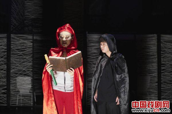 话剧《南城，南城》首演获赞