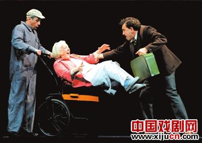 话剧《手提箱包装工》用漫画方式解读生死