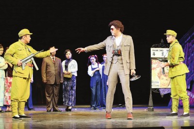 京沪主持人联袂上演话剧《霓虹灯下的哨兵》在北京解放军歌剧院连演4天