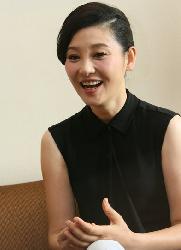 徐帆在话剧《原野》中扮演金子