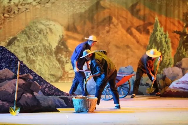 话剧《铁炉汉子》通过评审将参加首届四川艺术节展演