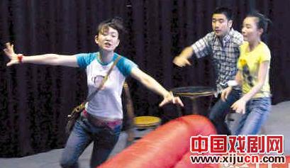 话剧《真情勿扰》以90后的视角审视80后的情感生活