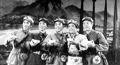 图为1975年《万水千山》剧照