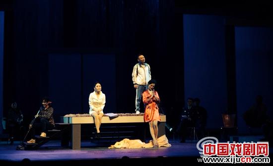 话剧《闲言碎语不多讲》爆笑上演