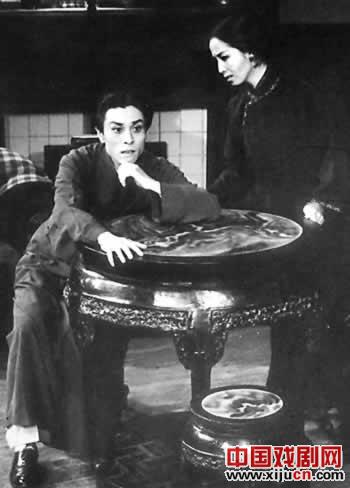 历史上的12月27日：曹禺创作话剧《雷雨》