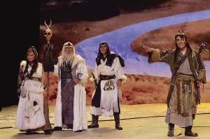 话剧《丝路天歌》在国家话剧院剧场震撼上演