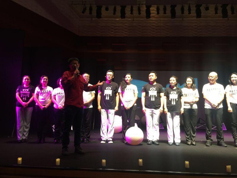 话剧《机械时代》首演