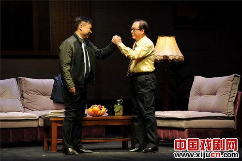 话剧《正南正北一条街》亮相