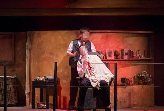 割喉场景出现了意外