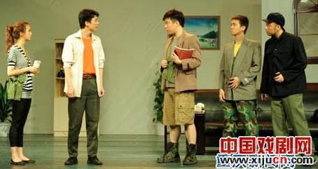 重庆大学学生上演&ldquo;民工讨薪&rdquo;题材话剧