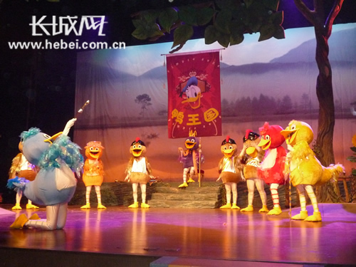 《丑小鸭》剧照。