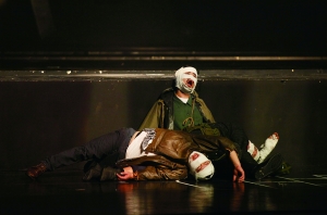 话剧《活着》《如梦之梦》德、新演出受追捧