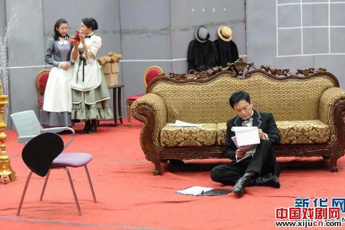 话剧《玩偶之家》将演