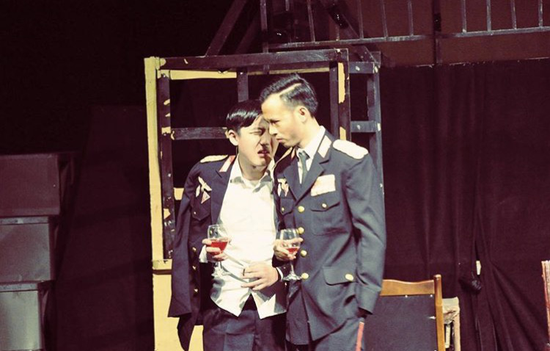 罗杨隽杰主演话剧《死无葬身之地》