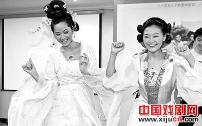 瞿颖演话剧《爱的蹦极》