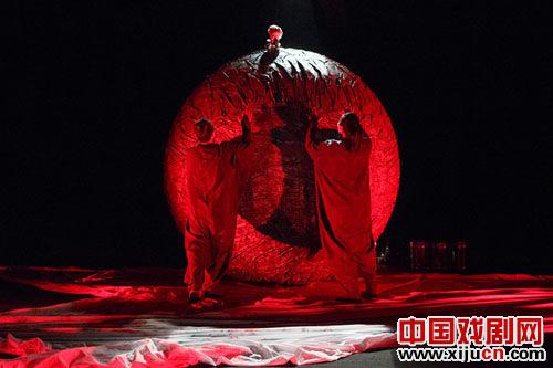 话剧《审判乌布王》首演