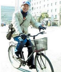 濮存昕白天跑两会晚上演话剧