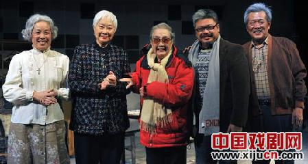 经典话剧《洋麻将》在北京首都剧场上演