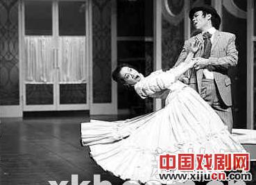 粤语版话剧《沉默是针》亮相