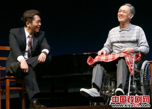 话剧《最后14堂星期二的课》首演