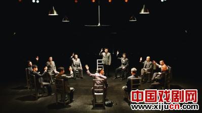 《12个人》密室中拷问灵魂