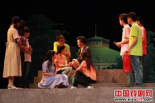 大型人物传记话剧《吴健雄》首演