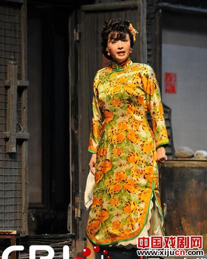 陶虹《四世同堂》里坐地嚎哭撒泼