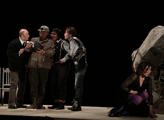 话剧《人赃俱获》首演
