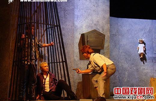 悬疑话剧《记忆底牌》亮相