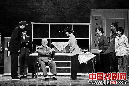 话剧《小平您好》郑州受好评