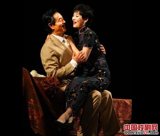 徐帆话剧《阮玲玉》坐濮存昕大腿