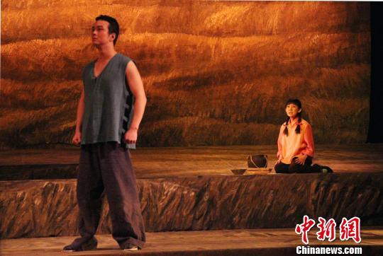 舞台剧《一九七九年的爱情》重演血色浪漫